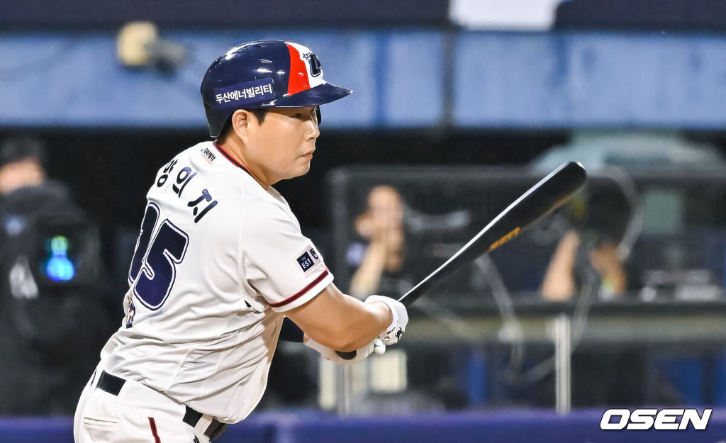 1일 오후 서울 잠실구장에서 2026 신한 SOL KBO리그 두산 베어스와 LG 트윈스의 경기가 진행됐다.이날 경기 두산은 잭로그를, LG는 임찬규를 선발투수로 내세웠다. 1회말 2사 2루 두산 양의지가 선취 1타점 적시 2루타를 날리고 있다.  2026.09.01 / soul1014@osen.co.kr