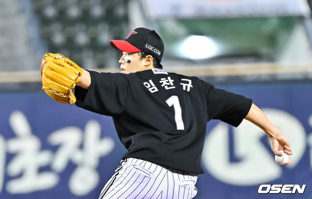 1일 오후 서울 잠실구장에서 2026 신한 SOL KBO리그 두산 베어스와 LG 트윈스의 경기가 진행됐다.이날 경기 두산은 잭로그를, LG는 임찬규를 선발투수로 내세웠다. 1회말 LG 선발투수 임찬규가 역투하고 있다.  2026.09.01 / soul1014@osen.co.kr