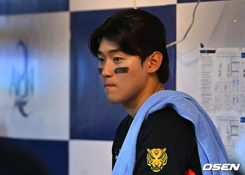 1일 창원NC파크에서 2026 신한 SOL KBO 리그 NC 다이노스와 KIA 타이거즈의 경기가 열렸다. 홈팀 NC는 구창모가, 방문팀 KIA는 네일이 선발 출전했다. KIA 타이거즈 김도영이 생각에 잠겨 있다. 2026.09.01 / foto0307@osen.co.kr