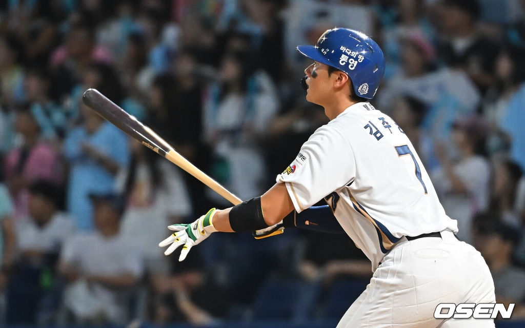 1일 창원NC파크에서 2026 신한 SOL KBO 리그 NC 다이노스와 KIA 타이거즈의 경기가 열렸다. 홈팀 NC는 구창모가, 방문팀 KIA는 네일이 선발 출전했다. NC 다이노스 김주원이 5회말 1사 우월 솔로 홈런을 치고 있다. 2026.09.01 / foto0307@osen.co.kr