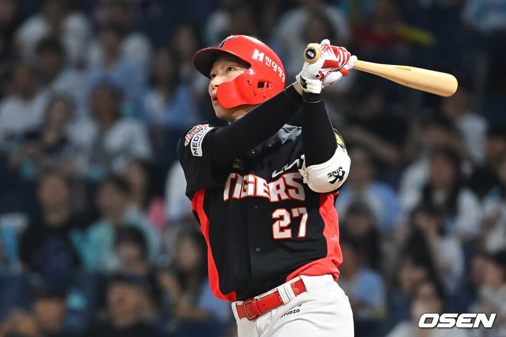 2일 창원NC파크에서 2026 신한 SOL KBO 리그 NC 다이노스와 KIA 타이거즈의 경기가 열렸다. 홈팀 NC는 토다가, 방문팀 KIA는 시라카와가 선발 출전했다. KIA 타이거즈 김호령이 7회초 무사 2,3루 좌익수 희생플라이를 치고 있다. 2026.09.02 / foto0307@osen.co.kr