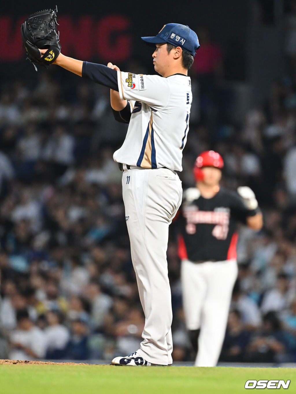 2일 창원NC파크에서 2026 신한 SOL KBO 리그 NC 다이노스와 KIA 타이거즈의 경기가 열렸다. 홈팀 NC는 토다가, 방문팀 KIA는 시라카와가 선발 출전했다. NC 다이노스 토다가 4회초 KIA 타이거즈 나성범에게 우익수 왼쪽 안타를 맞고 아쉬워하고 있다. 2026.09.02 / foto0307@osen.co.kr