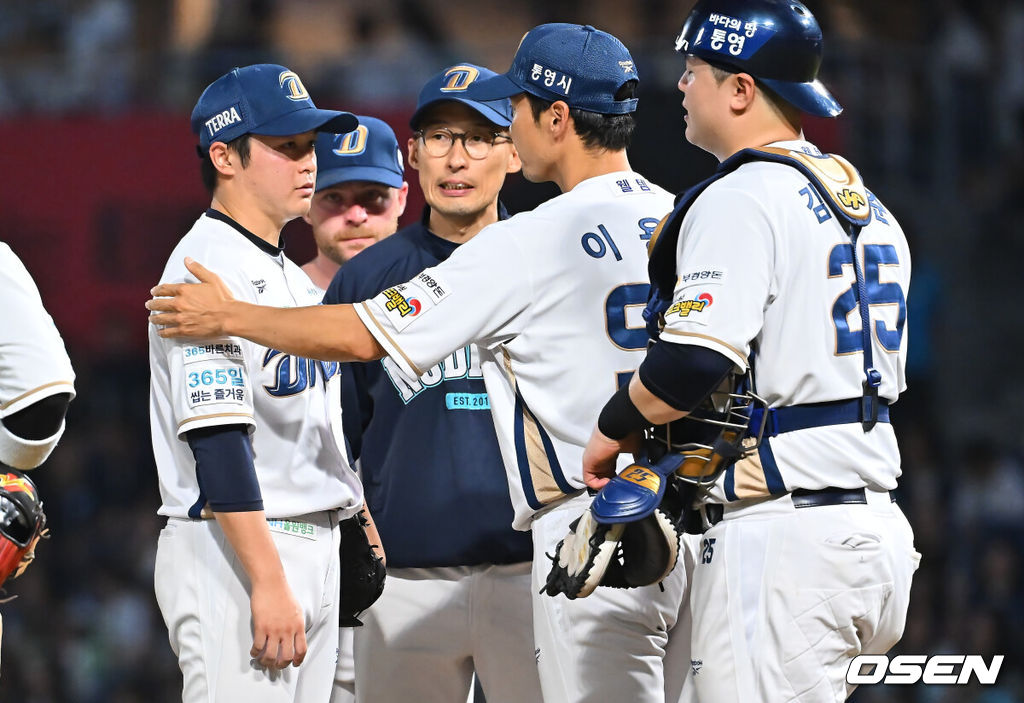 2일 창원NC파크에서 2026 신한 SOL KBO 리그 NC 다이노스와 KIA 타이거즈의 경기가 열렸다. 홈팀 NC는 토다가, 방문팀 KIA는 시라카와가 선발 출전했다. NC 다이노스 선발투수 토다가 7회초 교체되고 있다. 2026.09.02 / foto0307@osen.co.kr