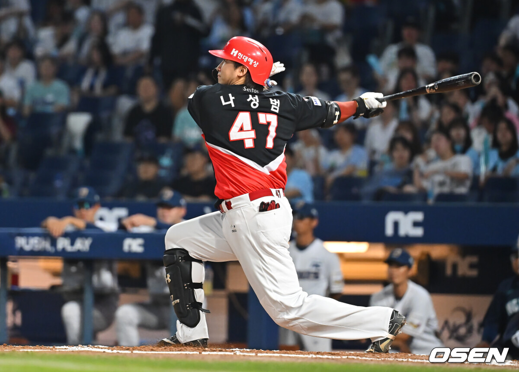 2일 창원NC파크에서 2026 신한 SOL KBO 리그 NC 다이노스와 KIA 타이거즈의 경기가 열렸다.홈팀 NC는 토다가, 방문팀 KIA는 시라카와가 선발 출전했다.KIA 타이거즈 나성범이 4회초 우익수 왼쪽 안타를 치고 있다. 2026.09.02 / foto0307@osen.co.kr