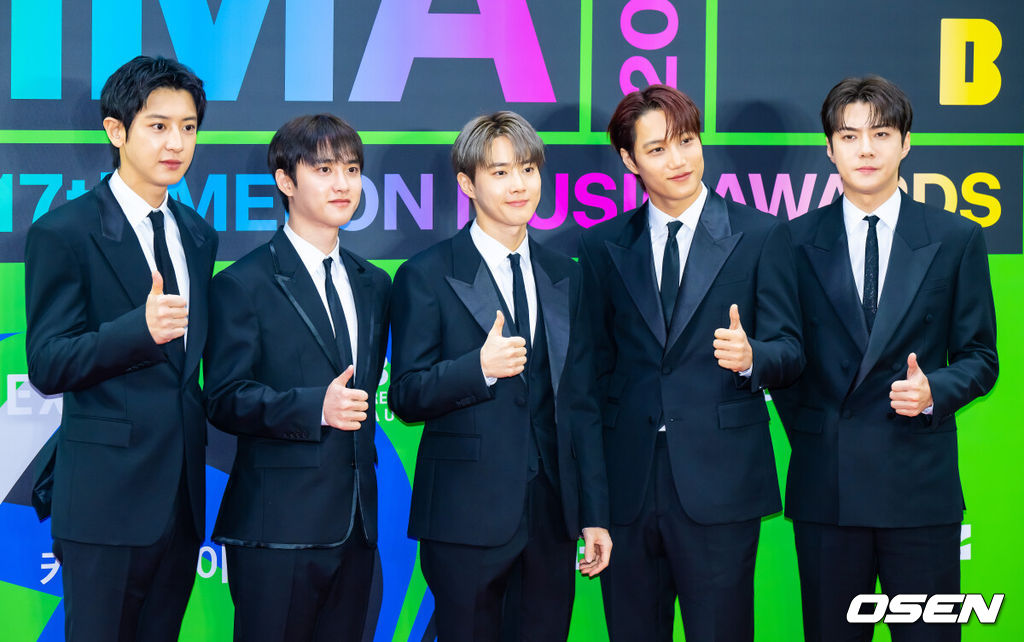 2025 멜론뮤직어워드(MMA2025)가 20일 오후 서울 고척스카이돔에서 진행됐다. 이날 행사에는 지드래곤(G-DRAGON), 박재범, 10CM, 지코, 엑소(EXO), 우즈(WOODZ), 제니(JENNIE), 에스파(aespa), 아이브(IVE), 한로로, 보이넥스트도어(BOYNEXTDOOR), 라이즈(RIIZE), 플레이 브(PLAVE), 엔시티 위시(NCT WISH), 아일릿(ILLIT), 하츠투하츠(Hearts2Hearts), 키키(Kiki), 올데 이 프로젝트(ALLDAY PROJECT), 아이딧(IDID), 알파드라이브원(ALPHA DRIVE ONE) 등 초호화 아티스트 라인업으로 꾸려졌다. 그룹 엑소가 포즈를 취하고 있다. 2025.12.20 / soul1014@osen.co.kr