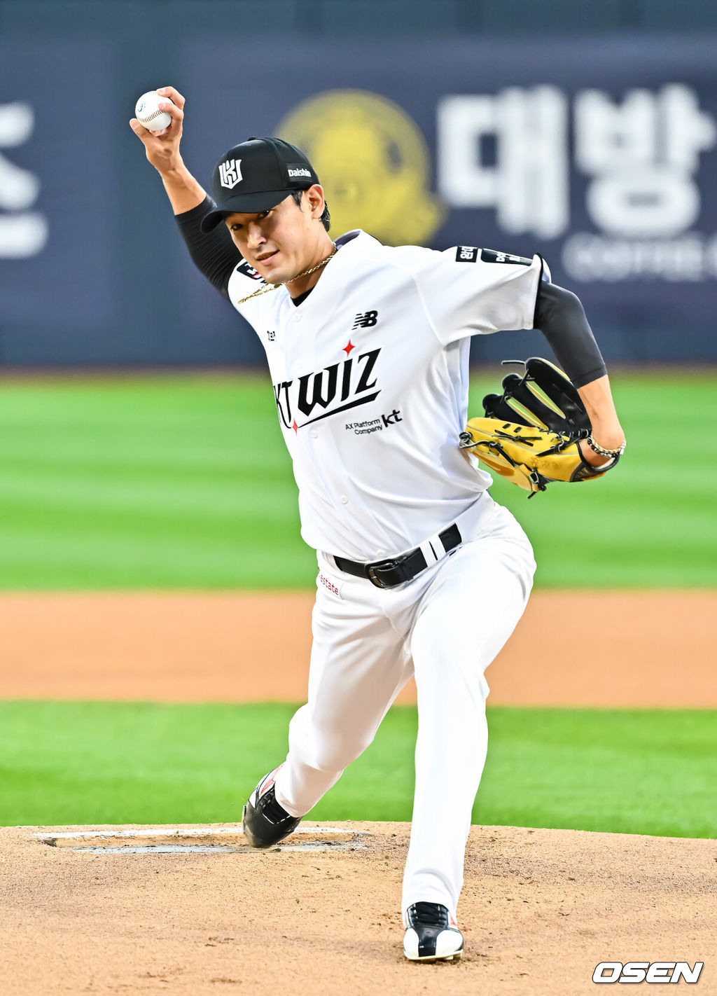 3일 오후 수원KT위즈 파크에서 2026 신한 SOL KBO리그 KT 위즈와 한화 이글스의 경기가 진행됐다.이날 KT는 고영표를, 한화는 왕옌청을 선발투수로 내세웠다.1회초 KT 선발투수 고영표가 역투하고 있다. 2026.09.03 / soul1014@osen.co.kr