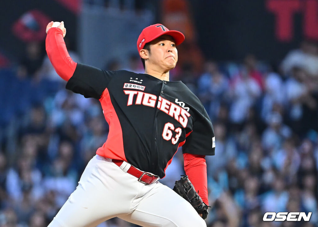 2일 창원NC파크에서 2026 신한 SOL KBO 리그 NC 다이노스와 KIA 타이거즈의 경기가 열렸다. 홈팀 NC는 토다가, 방문팀 KIA는 시라카와가 선발 출전했다. KIA 타이거즈 선발투수 시라카와가 역투하고 있다. 2026.09.02 / foto0307@osen.co.kr