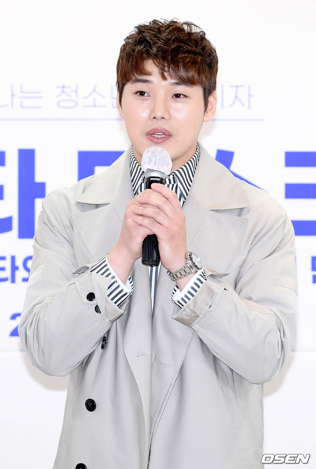 13일 오후 서울 영등포구 굿피플빌딩에서 ‘스타 마스크’ 캠페인 행사가 열렸다.‘스타 마스크’ 캠페인은 청소년들이 가장 사랑하고 동경하는 스타들이 실물 마스크를 기부하거나 마스크를 구입할 수 있도록 기부금을 보내 청소년들에게 심리적, 정서적 안정과 건강한 내일을 선물한다는 의미를 갖고 있다.방송인 권혁수가 소감을 전하고 있다. /cej@osen.co.kr