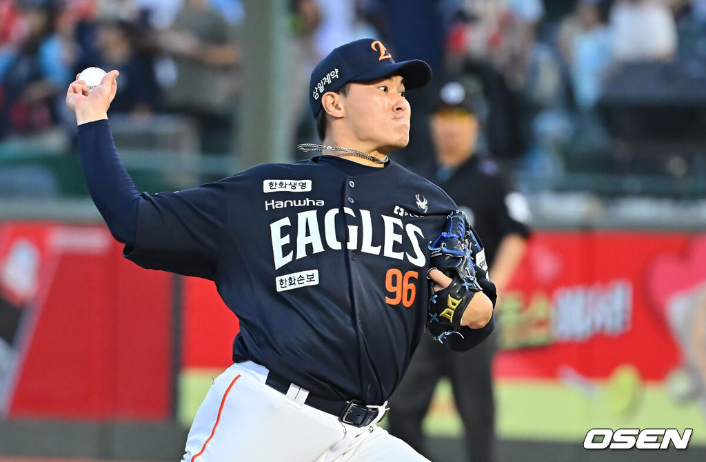 4일 부산 사직야구장에서 2026 신한 SOL KBO 리그 롯데 자이언츠와 한화 이글스의 경기가 열렸다. 홈팀 롯데는 김진욱이, 방문팀 한화는 박준영이 선발 출전했다.한화 이글스 선발 투수 박준영이 역투하고 있다. 2026.09.04 / foto0307@osen.co.kr