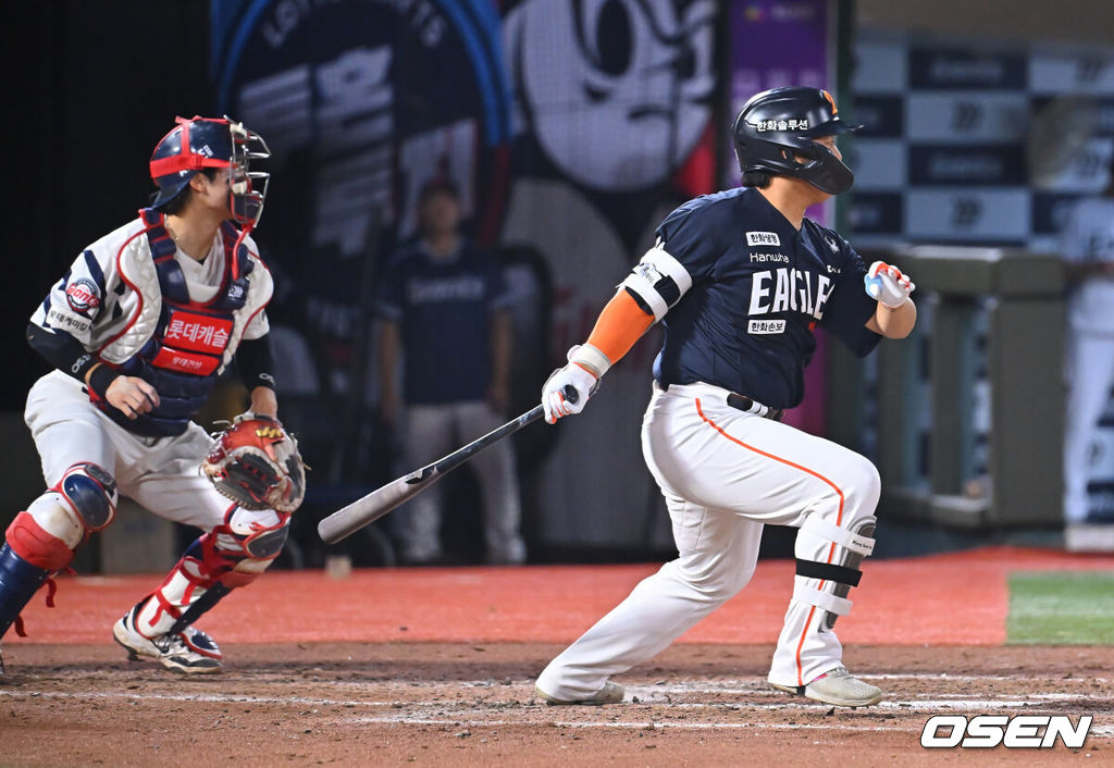 4일 부산 사직야구장에서 2026 신한 SOL KBO 리그 롯데 자이언츠와 한화 이글스의 경기가 열렸다. 홈팀 롯데는 김진욱이, 방문팀 한화는 박준영이 선발 출전했다.한화 이글스 강백호가 3회초 2사 2루 좌익수 왼쪽 1타점 안타를 치고 있다. 2026.09.04 / foto0307@osen.co.kr