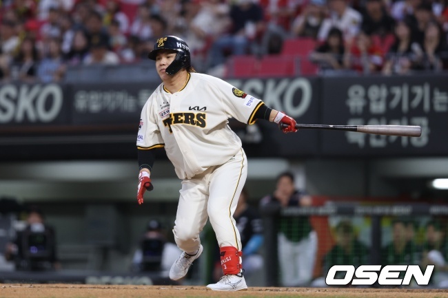 김선빈이 스기모토를 상대로 파울을 쳐내고 있다./KIA 타이거즈 제공
