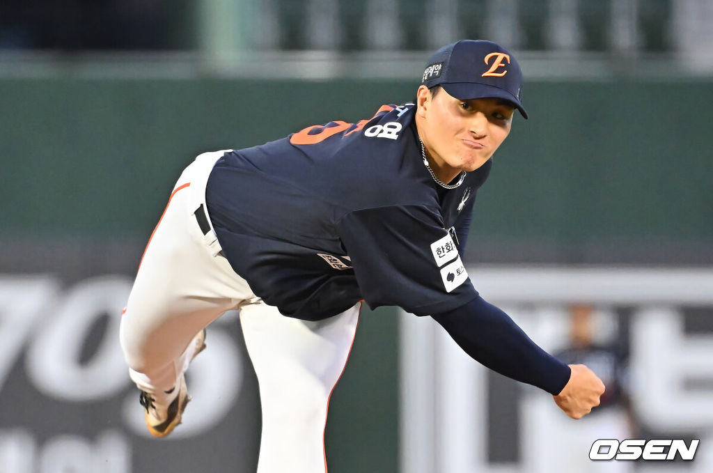 4일 부산 사직야구장에서 2026 신한 SOL KBO 리그 롯데 자이언츠와 한화 이글스의 경기가 열렸다. 홈팀 롯데는 김진욱이, 방문팀 한화는 박준영이 선발 출전했다.한화 이글스 선발 투수 박준영이 역투하고 있다. 2026.09.04 / foto0307@osen.co.kr