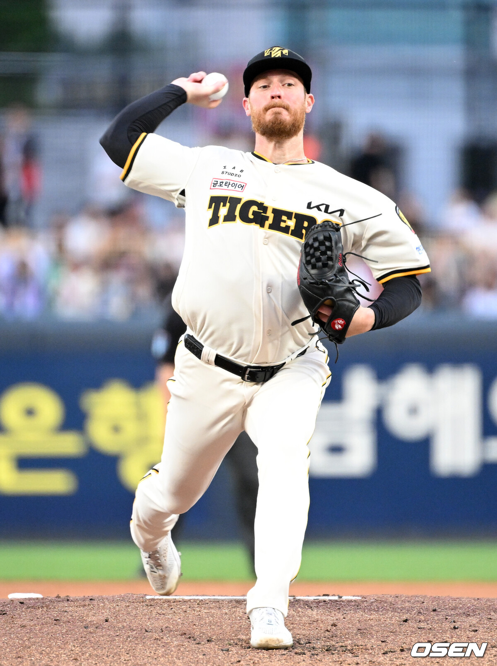 4일 광주-기아 챔피언스필드에서 2026 신한 SOL KBO리그 KIA 타이거즈와 KT 위즈의 경기가 열렸다.이날 KIA는 배제성, KT는 올러를 선발로 내세웠다.1회초 무사에서 KIA 선발투수 올러가 역투하고 있다. 2026.09.04 /sunday@osen.co.kr