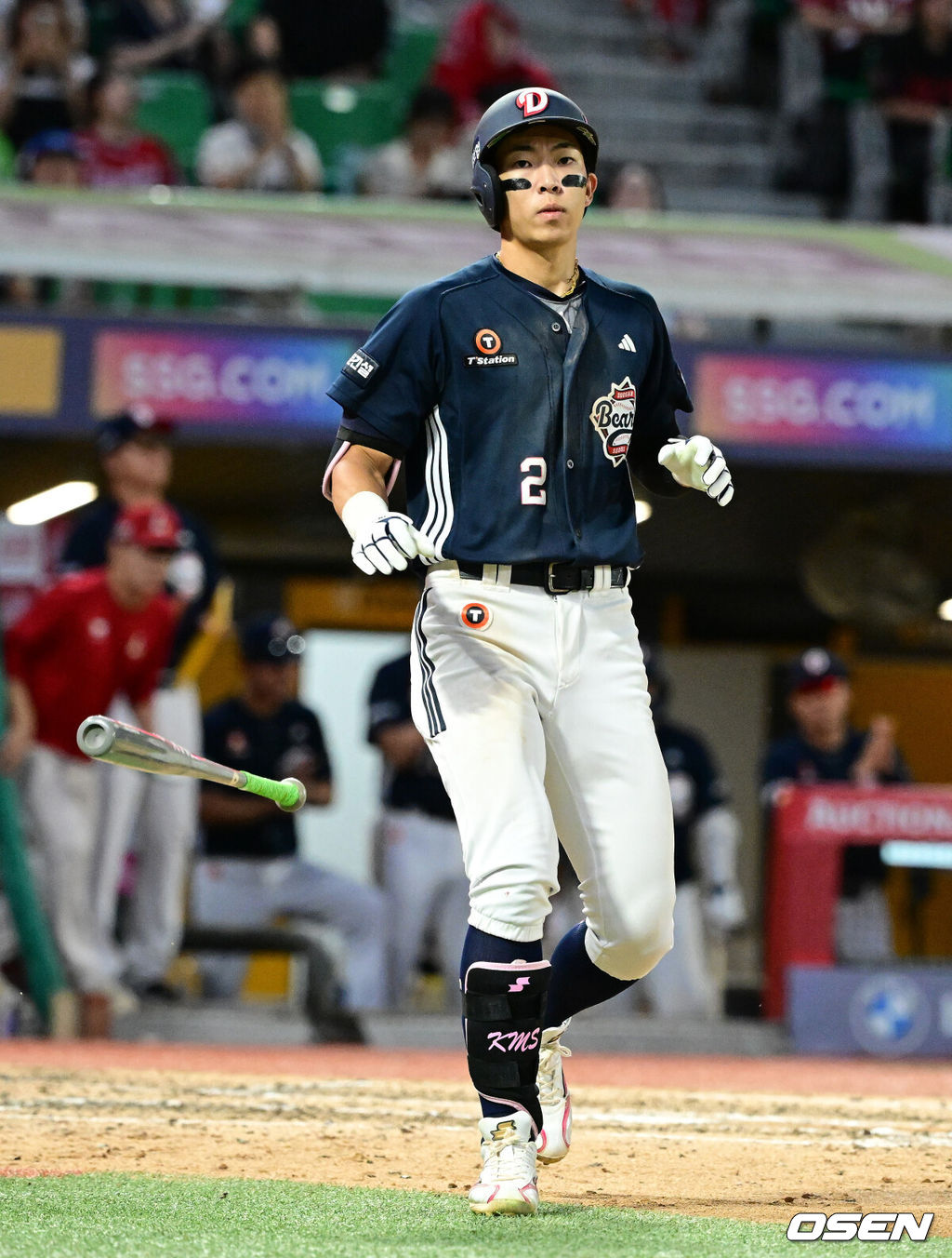5일 인천 SSG랜더스필드에서 ‘2026 신한은행 SOL Bank KBO리그’ SSG 랜더스와 두산 베어스의 경기가 열렸다.SSG은 김민준, 두산은 최민석을 선발로 내세웠다.8회초 무사에서 두산 김민석이 SSG 김민을 상대로 볼넷을 얻어내고 있다. 2026.09.05 / jpnews@osen.co.kr
