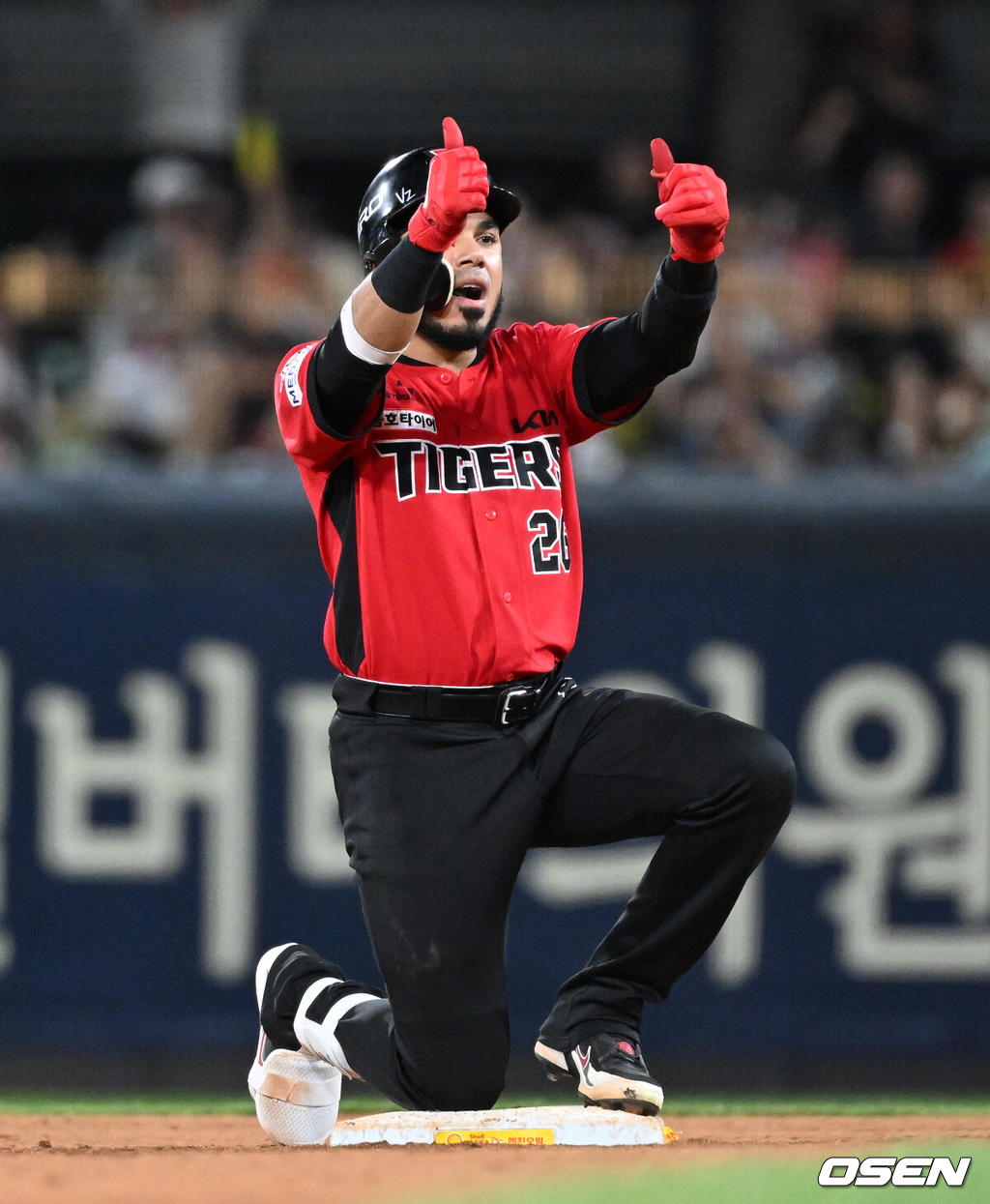 6일 광주-기아 챔피언스필드에서 2026 신한 SOL KBO리그 KIA 타이거즈와 KT 위즈의 경기가 열렸다.이날 KIA는 네일, KT는 대니엘을 선발로 내세웠다.8회말 1사 1,3루에서 KIA 카스트로가 우중간 2타점 적시 2루타를 치고 환호하고 있다. 2026.09.06 /sunday@osen.co.kr