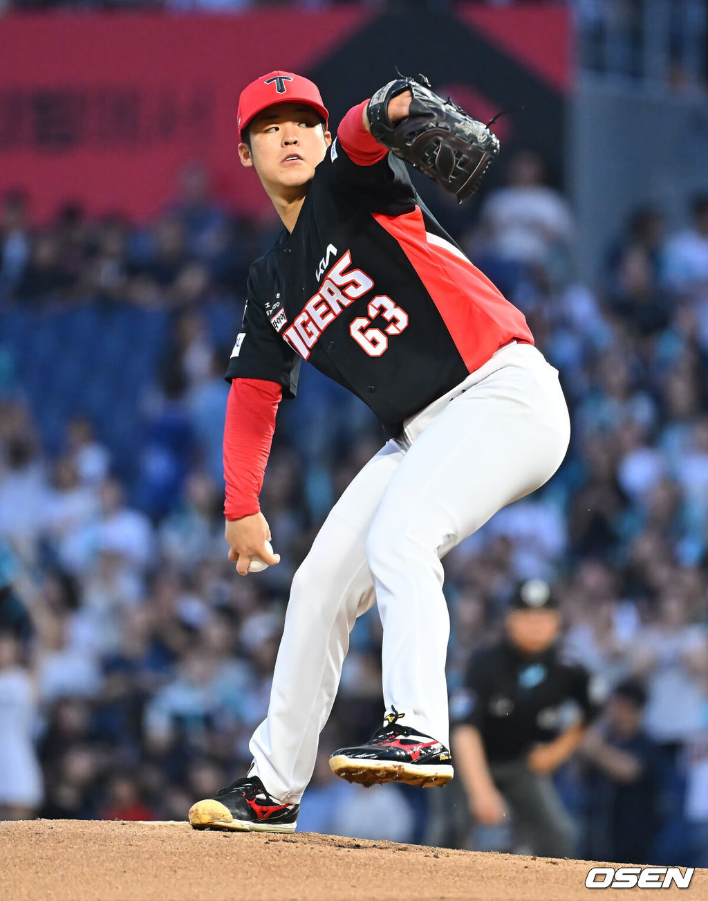 2일 창원NC파크에서 2026 신한 SOL KBO 리그 NC 다이노스와 KIA 타이거즈의 경기가 열렸다. 홈팀 NC는 토다가, 방문팀 KIA는 시라카와가 선발 출전했다. KIA 타이거즈 선발투수 시라카와가 역투하고 있다. 2026.09.02 / foto0307@osen.co.kr