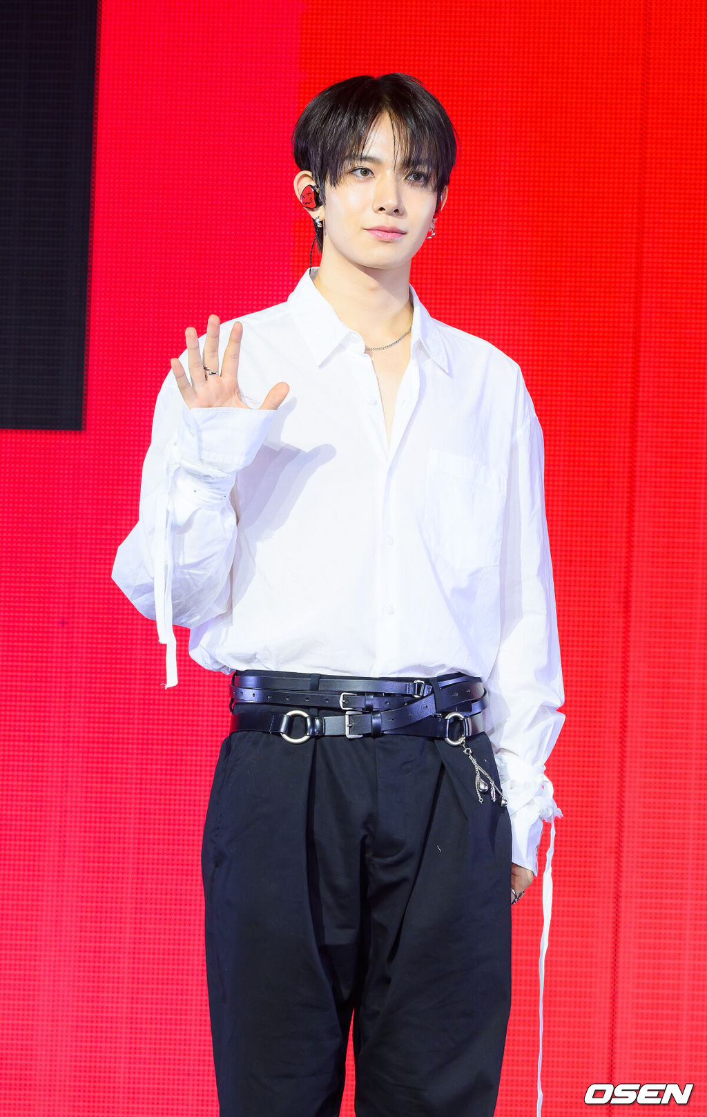 7일 오후 서울 동대문구 경희대학교 평화의 전당에서 에반 미니 1집 ‘DEATH OF ME’ 발매 기념 미디어 쇼케이스가 진행됐다.미니 1집 ‘DEATH OF ME’는 지난 3월 엔하이픈에서 탈퇴한 후 희승이 아닌 ‘에반’의 확장된 음악 세계를 증명하는 앨범이다.가수 에반이 포즈를 취하고 있다.  2026.09.07 / soul1014@osen.co.kr