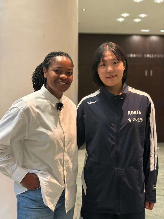 [사진] FIBA World Cup in Berlin 2026 현장에서 만난 알라나 비어드 CBO(좌)와 박지현(우)