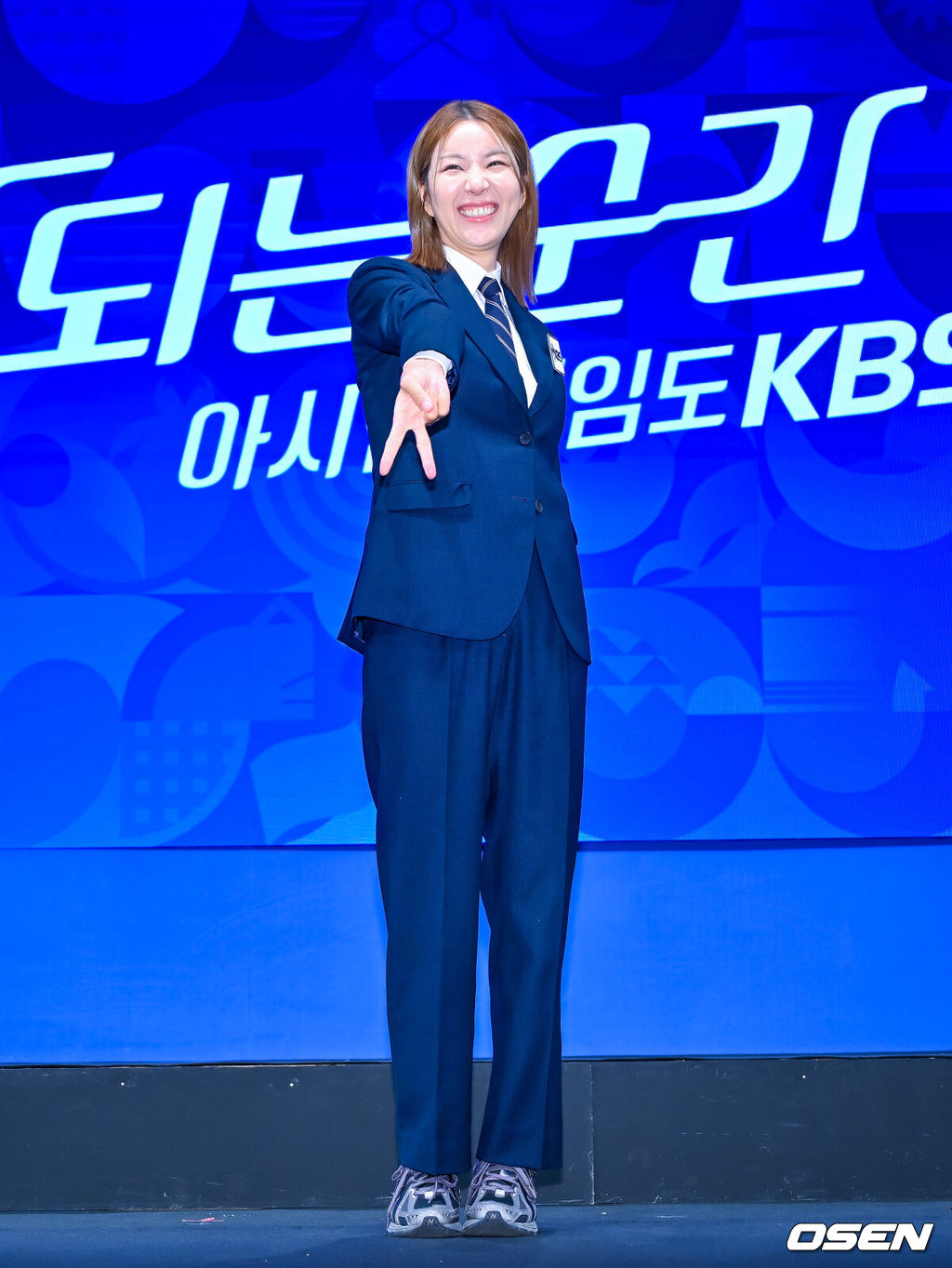 28일 서울 영등포구 여의도 KBS아트홀에서 2026 아이치-나고야 아시안게임 KBS 제작발표회가 열렸다.한편, 2026 아이치 나고야 아시안게임은 일본 아이치, 나고야에서 오는 9월 19일부터 10월 4일까지 열린다.해설위원 장수영이 포토타임을 갖고 있다. 2026.08.28 /rumi@osen.co.kr