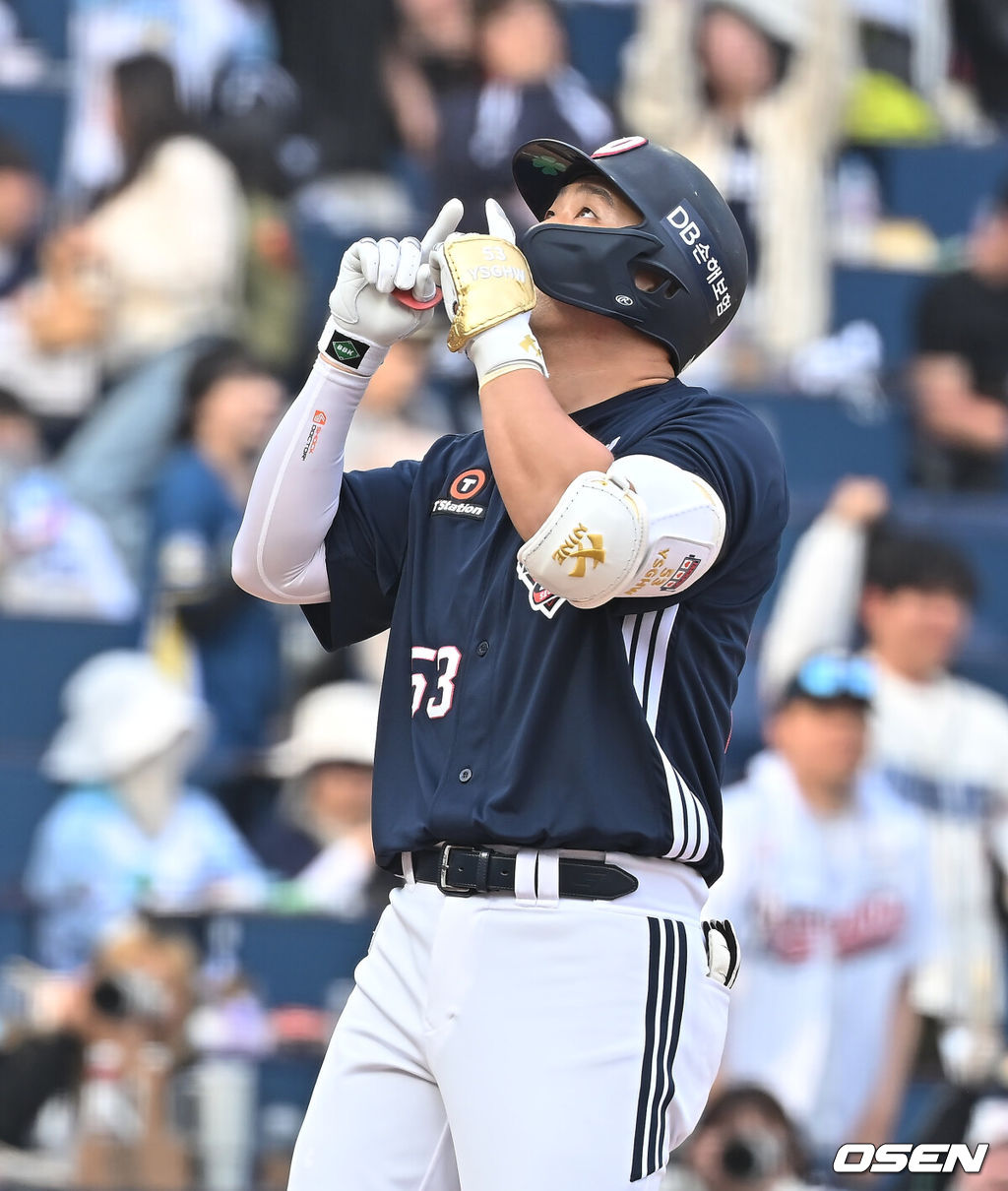 29일 창원NC파크에서 2026 신한 SOL KBO 리그 NC 다이노스와 두산 베어스의 경기가 열렸다. 홈팀 NC는 테일러가, 방문팀 두산은 곽빈이 선발 출전했다. 두산 베어스 양석환이 7회초 무사 1루 좌중월 2점 홈런을 치고 세리머니를 하고 있다. 2026.03.29 / foto0307@osen.co.kr