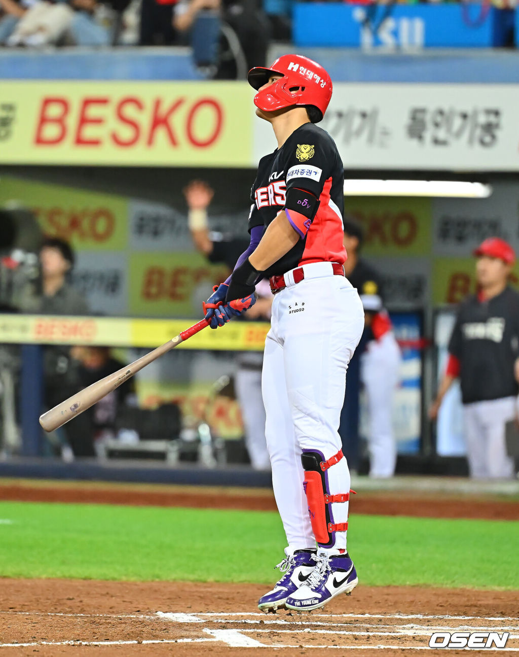 8일 대구삼성라이온즈파크에서 2026 신한 SOL KBO 리그 삼성 라이온즈와 KIA 타이거즈의 경기가 열렸다. 홈팀 삼성은 최원태가, 방문팀 KIA는 시라카와가 선발 출전했다. KIA 타이거즈 김도영이 6회초 좌월 솔로 홈런을 치고 있다. 2026.09.08 / foto0307@osen.co.kr