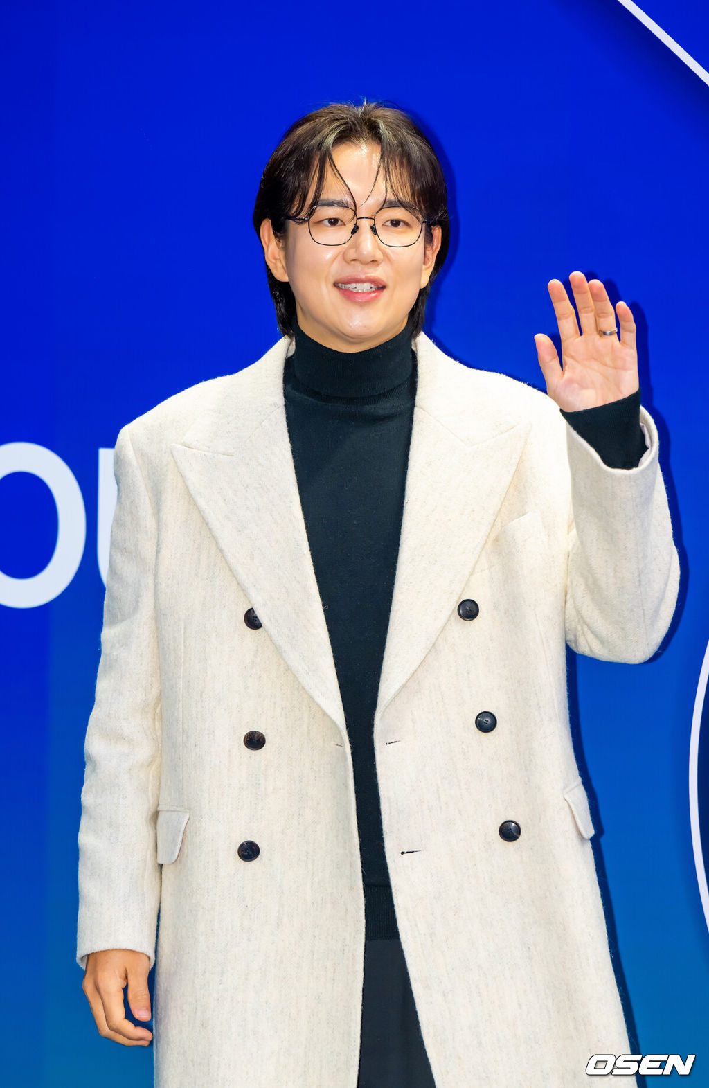 7일 서울 동대문디자인플라자(DDP)에서 '2026 F/W 서울패션위크' 그리디어스 패션쇼 및 포토월 행사가 진행됐다.2026 F/W 서울패션위크는 오는 8일까지 DDP를 중심으로 패션쇼(15개 브랜드), 트레이드쇼(92개 브랜드), 서울패션포럼, 시민참여 프로그램 등으로 꾸며진다. 장성규 아나운서가 포즈를 취하고 있다     2026.02.07 / soul1014@osen.co.kr