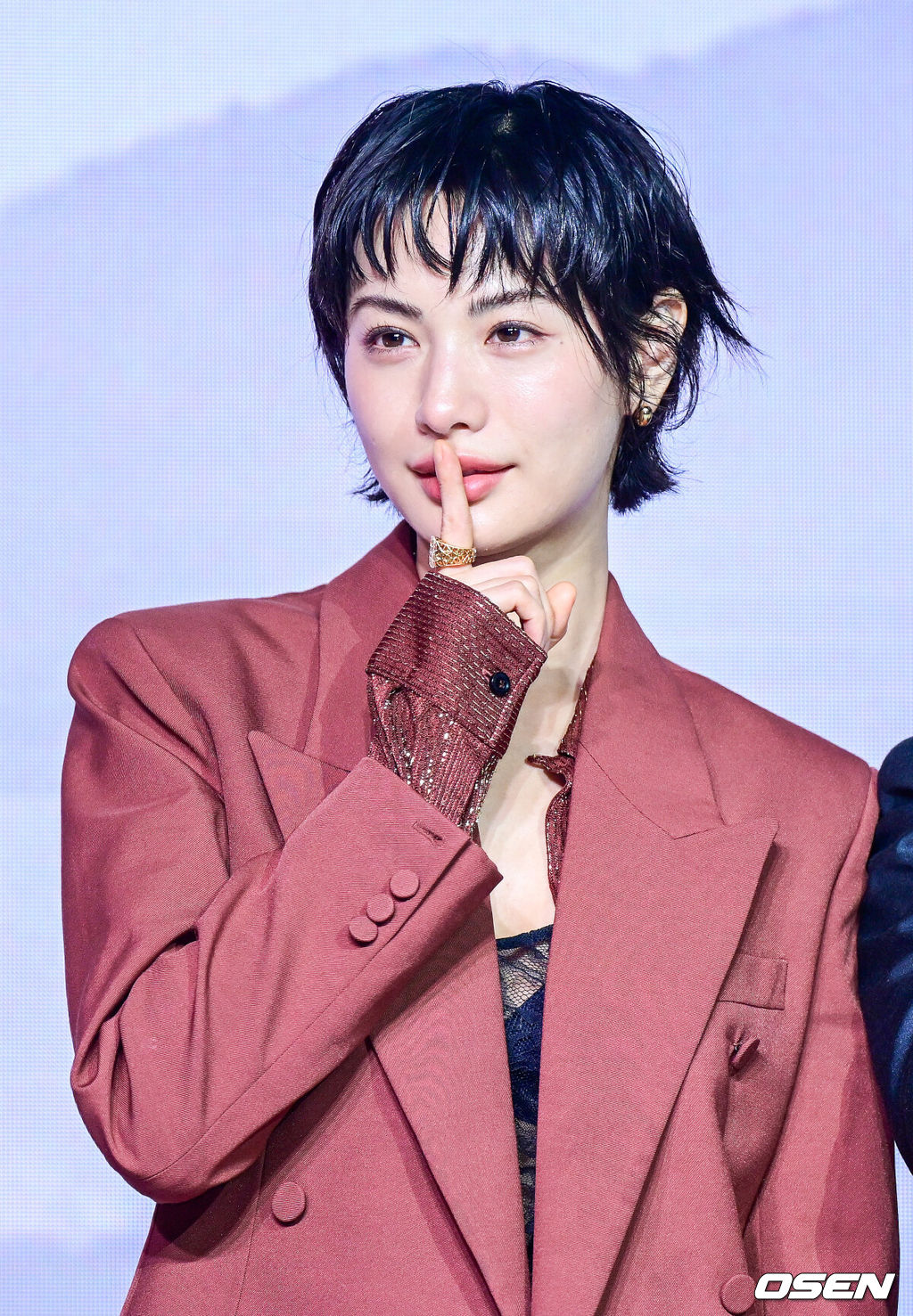 9일 오전 서울 JW 메리어트 동대문 스퀘어에서 넷플릭스(Netflix) 시리즈 '스캔들' 제작발표회가 열렸다.넷플릭스 시리즈 '스캔들'은 조선시대 여인으로만 갇혀 살기엔 뛰어난 재능을 가진 '조씨부인’(손예진 분)과 조선 최고의 연애꾼 '조원’(지창욱 분)이 벌이는 발칙하고 위험한 사랑 내기, 그리고 그 내기에 얽히게 된 청상과부 '희연’(나나 분)의 이야기를 그린 작품이다.배우 나나가 포토타임을 하고 있다. 2026.09.09 / dreamer@osen.co.kr
