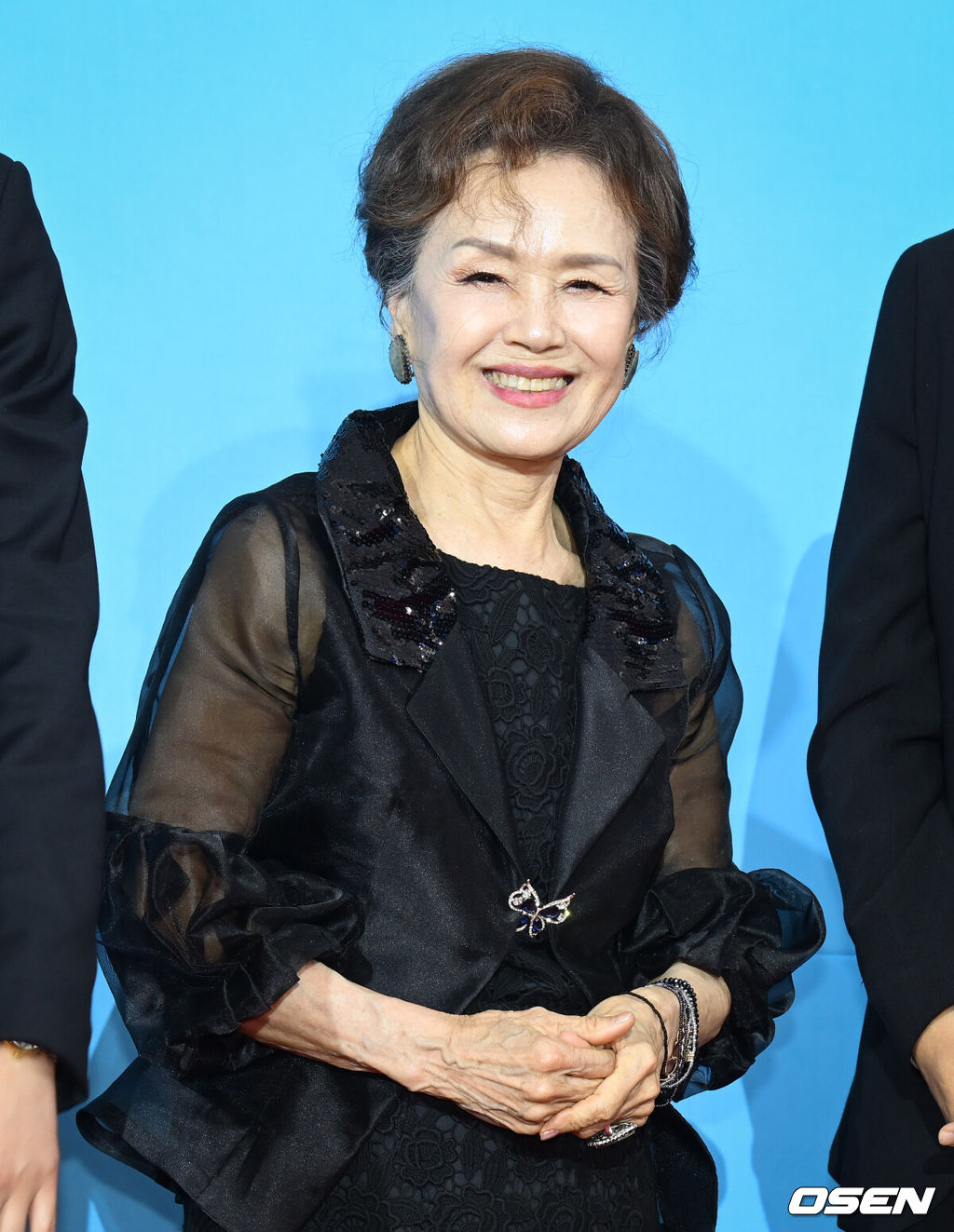 제22회 제천국제음악영화제 개막식 레드카펫 행사가 3일 제천예술의전당 여름광장에서 열렸다.제22회 제천국제음악영화제는 ‘Fly Together’를 슬로건으로 9월 3일부터 8일까지 6일간 제천시 일대에서 개최된다. 51개국 189편의 영화와 37개 팀의 공연을 비롯해 영화와 음악을 넘나드는 다채로운 프로그램으로 관객들과 만난다.배우 정영숙이 레드카펫을 밟고 있다. 2026.09.03 /cej@osen.co.kr