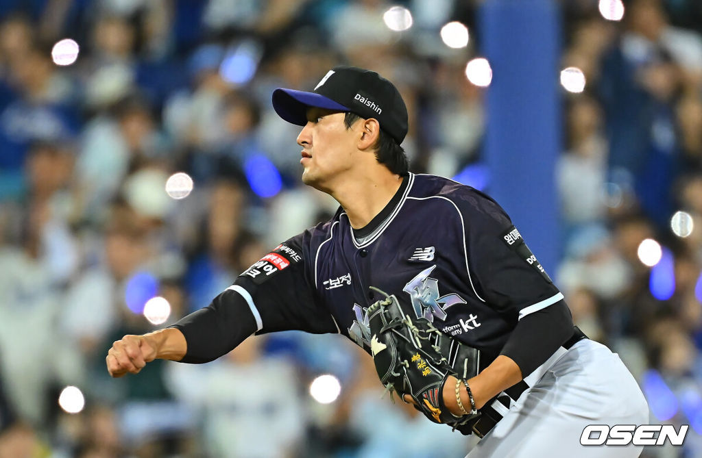 9일 대구삼성라이온즈파크에서 2026 신한 SOL KBO 리그 삼성 라이온즈와 KT 위즈의 경기가 열렸다. 홈팀 삼성은 원태인이, 방문팀 KT는 고영표가 선발 출전했다. KT 위즈 선발 투수 고영표가 역투하고 있다. 2026.09.09 / foto0307@osen.co.kr