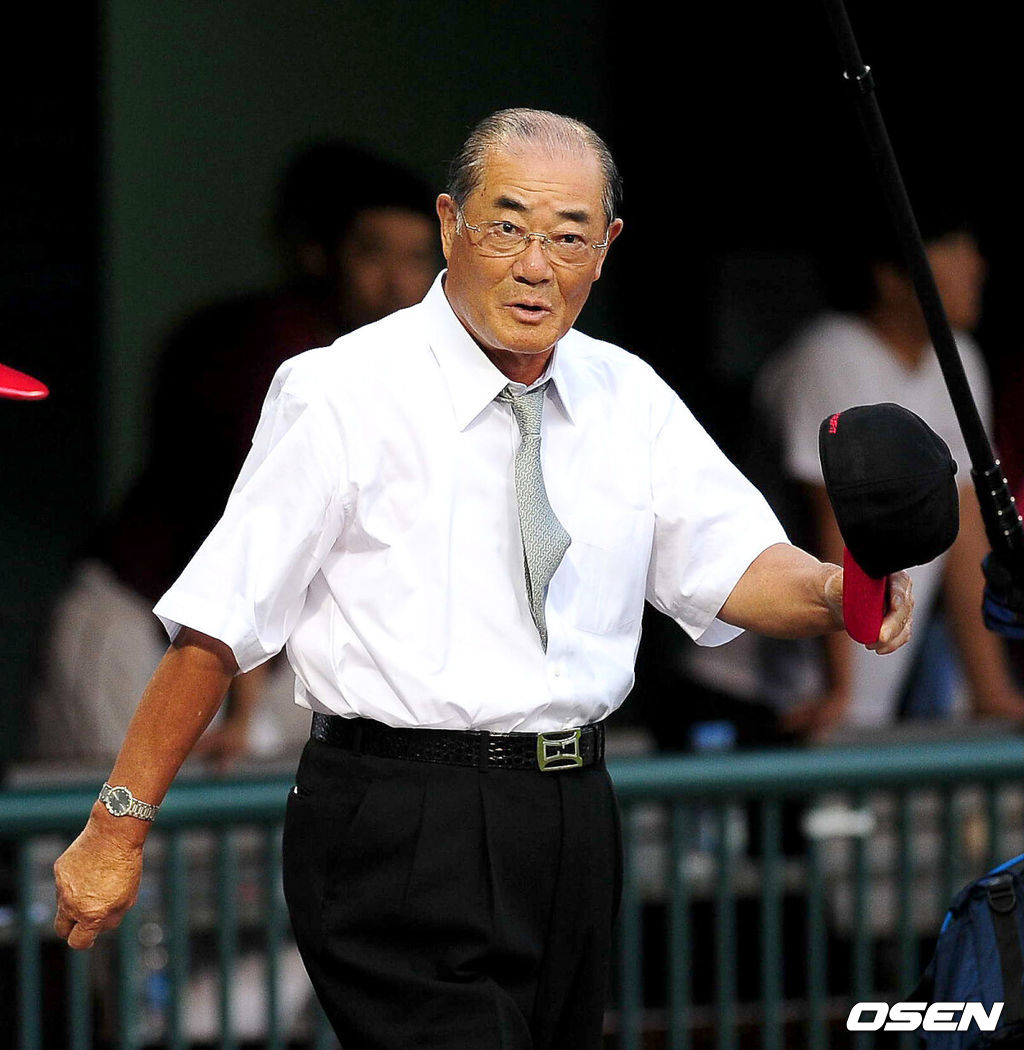 장훈 시구. 2010.08.31 / ajyoung@osen.co.kr