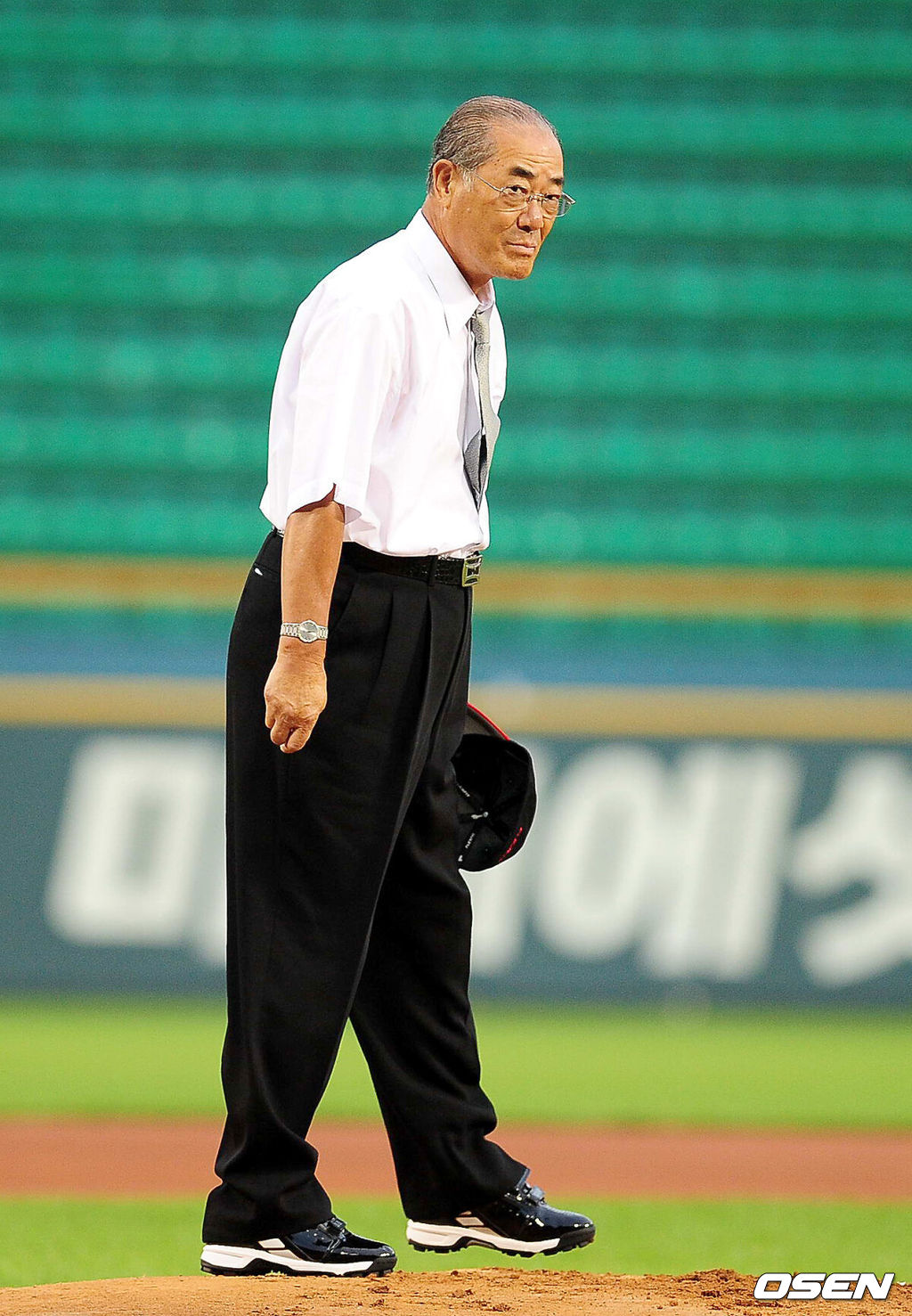 장훈 시구. 2010.08.31 / ajyoung@osen.co.kr
