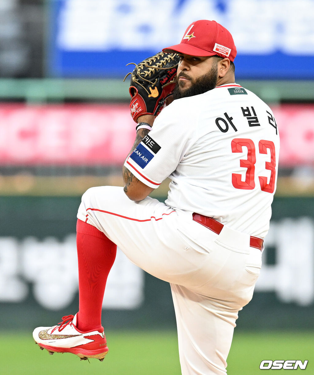 10일 인천 SSG랜더스필드 KBO리그 SSG 랜더스와 한화 이글스의 경기가 열렸다.SSG는 아빌라, 한화는 박준영을 선발로 내세웠다.1회초 무사에서 SSG 선발투수 아빌라가 역투하고 있다. 2026.09.10 /sunday@osen.co.kr