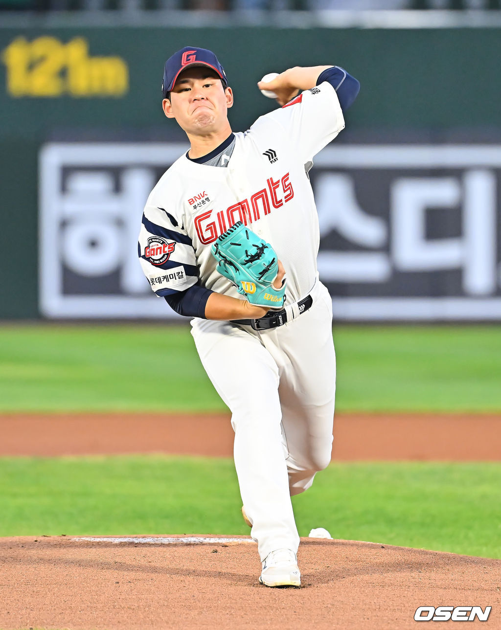김진욱의 완벽한 투구 김진욱 완벽한 투구 선보여
