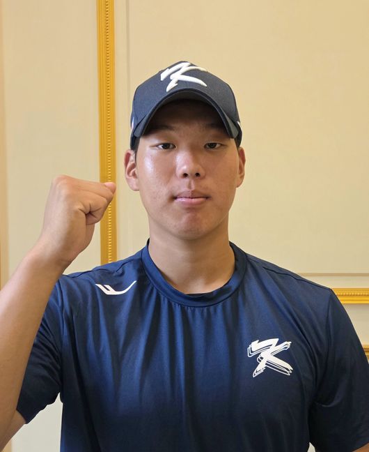 제14회 아시아청소년야구선수권 18세 이하 야구 대표팀 주전 포수 강릉고 원지우가 10일 대만 타이베이에 위치한 대표팀 숙소에서 인터뷰하고 있다. 공동취재단