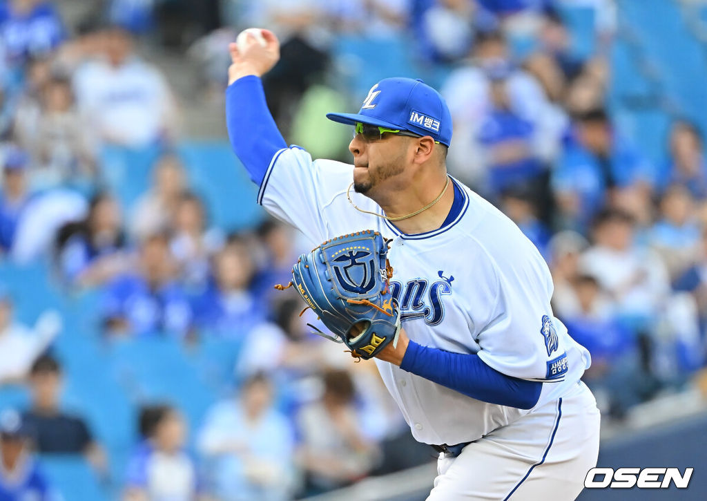 12일 대구삼성라이온즈파크에서 2026 신한 SOL KBO 리그 삼성 라이온즈와 LG 트윈스의 경기가 열렸다. 홈팀 삼성은 후라도가, 방문팀 LG는 톨허스트가 선발 출전했다. 삼성 라이온즈 선발 투수 후라도가 역투하고 있다. 2026.09.12 / foto0307@osen.co.kr