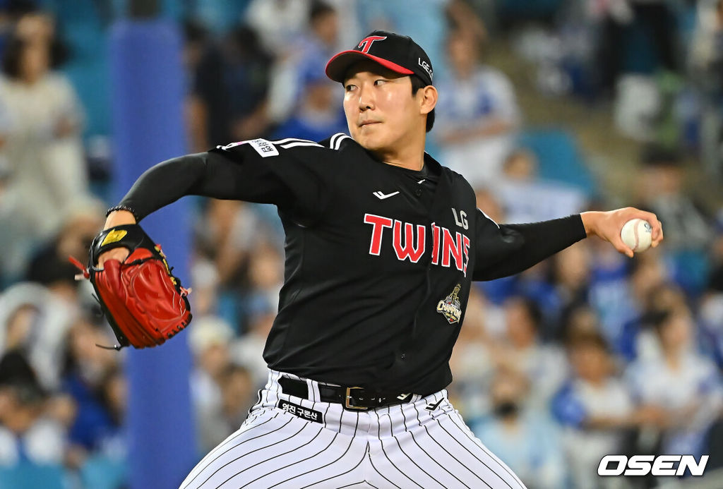 12일 대구삼성라이온즈파크에서 2026 신한 SOL KBO 리그 삼성 라이온즈와 LG 트윈스의 경기가 열렸다. 홈팀 삼성은 후라도가, 방문팀 LG는 톨허스트가 선발 출전했다. LG 트윈스 손주영이 역투하고 있다. 2026.09.12 / foto0307@osen.co.kr