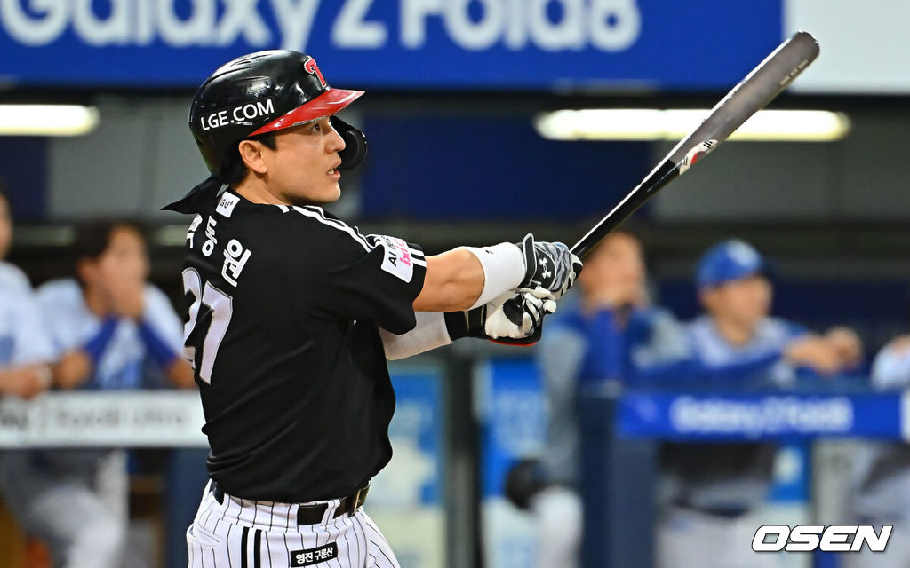 12일 대구삼성라이온즈파크에서 2026 신한 SOL KBO 리그 삼성 라이온즈와 LG 트윈스의 경기가 열렸다. 홈팀 삼성은 후라도가, 방문팀 LG는 톨허스트가 선발 출전했다. LG 트윈스 박동원이 8회초 우중간 2루타를 치고 있다. 2026.09.12 / foto0307@osen.co.kr
