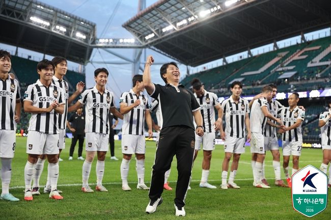 [사진] 전북전 승리를 기념하는 서울 / 프로축구연맹