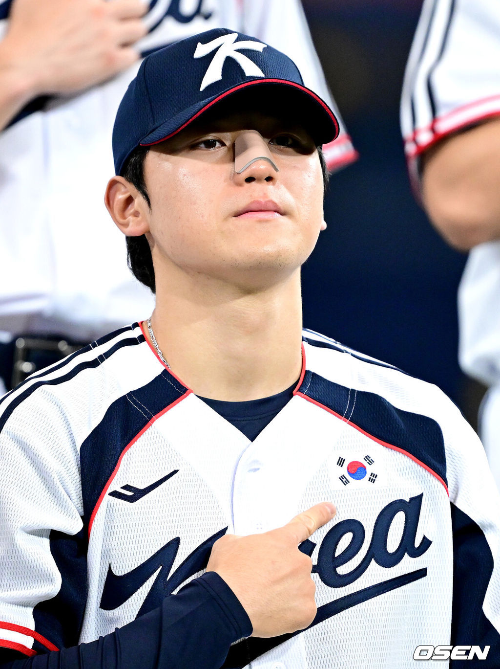 류지현 감독이 이끄는 2026 아이치·나고야 아시안게임 야구 대표팀이 15일 오후 서울 고척스카이돔에서 소집 첫 공식 훈련을 가졌다.야구 대표팀은 오는 18일 나고야로 이동한 뒤 21일 B조 조별예선 대만전, 22일 홍콩전, 23일 태국전을 치른 뒤 25일부터 26일까지 슈퍼라운드를 거쳐 27일 메달 결정전을 펼친다. 야구 대표팀 김도영을 비롯한 선수들이 기념촬영을 하고 있다. 2026.09.15 / dreamer@osen.co.kr