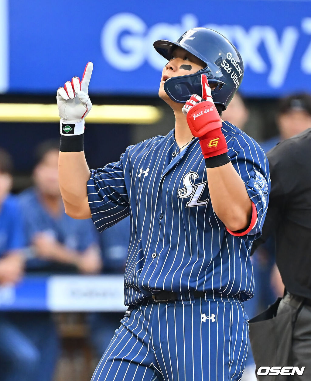 13일 대구삼성라이온즈파크에서 2026 신한 SOL KBO 리그 삼성 라이온즈와 LG 트윈스의 경기가 열렸다. 홈팀 삼성은 최원태가, 방문팀 LG는 임찬규가 선발 출전했다. 삼성 라이온즈 박승규가 1회말 1사 1루 좌월 2점 홈런을 치고 세리머니를 하고 있다. 2026.09.13 / foto0307@osen.co.kr
