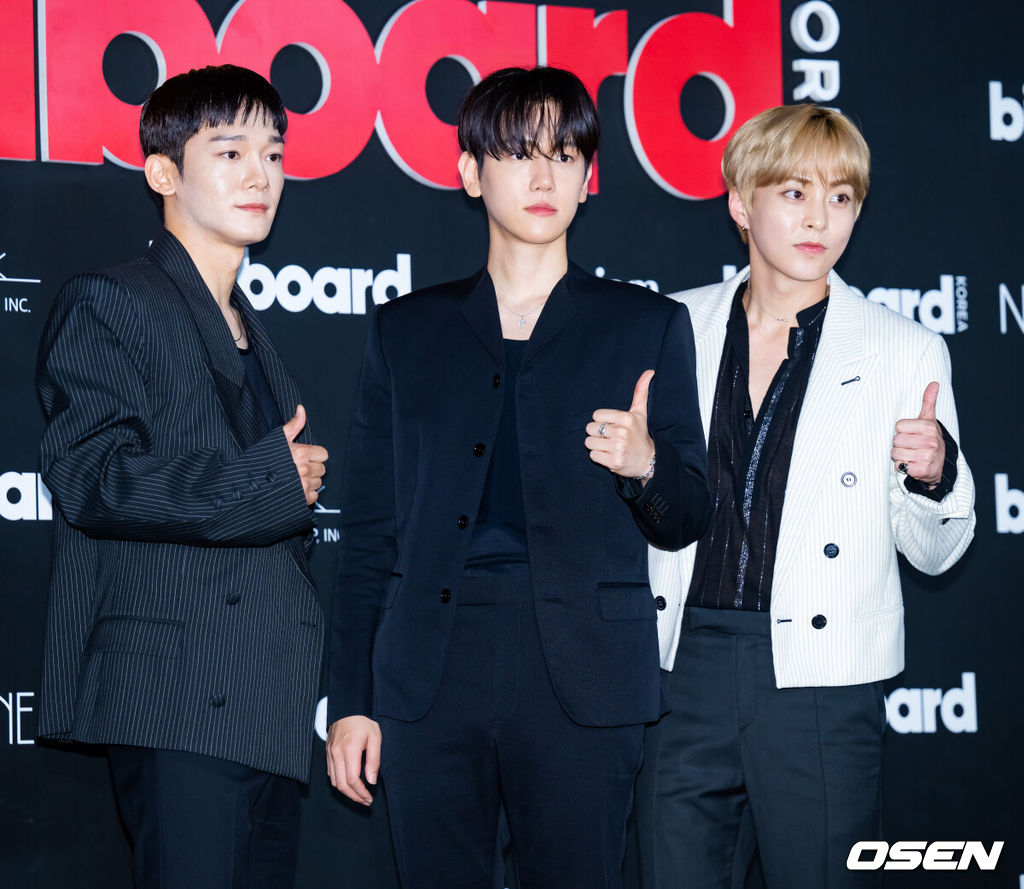 27일 오후 서울 중구 서울 신라호텔 영빈관에서 'Billboard K POWER 100' 이벤트 포토월 행사가 진행됐다. 이 행사는 빌보드 코리아의 공식 론칭을 기념하는 자리로, 한국 대중음악의 근 100년 역사를 기념하며 K-팝을 중심으로 한 한국 음악이 세계 음악 산업에 끼친 영향력을 조명하기 위해 마련됐다.첸백시가 포토타임을 갖고 있다. 2024.08.27 / rumi@osen.co.kr