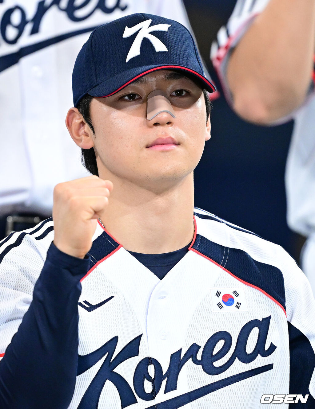 류지현 감독이 이끄는 2026 아이치·나고야 아시안게임 야구 대표팀이 15일 오후 서울 고척스카이돔에서 소집 첫 공식 훈련을 가졌다.야구 대표팀은 오는 18일 나고야로 이동한 뒤 21일 B조 조별예선 대만전, 22일 홍콩전, 23일 태국전을 치른 뒤 25일부터 26일까지 슈퍼라운드를 거쳐 27일 메달 결정전을 펼친다. 야구 대표팀 김도영을 비롯한 선수들이 기념촬영을 하고 있다. 2026.09.15 / dreamer@osen.co.kr