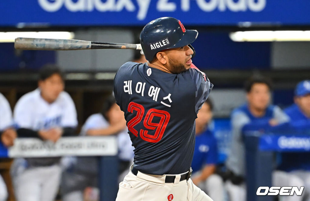 15일 대구삼성라이온즈파크에서 2026 신한 SOL KBO 리그 삼성 라이온즈와 롯데 자이언츠의 경기가 열렸다. 홈팀 삼성은 원태인이, 방문팀 롯데는 박세웅이 선발 출전했다. 롯데 자이언츠 레이예스가 7회초 2사 1,2루 우익수 오른쪽 1타점 안타를 치고 있다. 2026.09.15 / foto0307@osen.co.kr