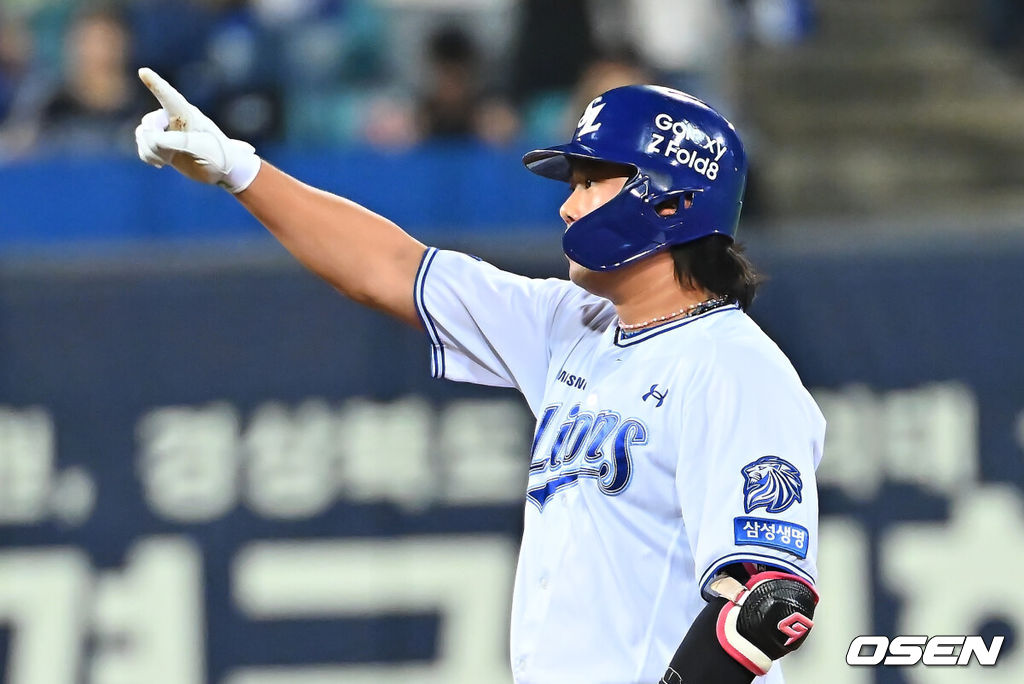 15일 대구삼성라이온즈파크에서 2026 신한 SOL KBO 리그 삼성 라이온즈와 롯데 자이언츠의 경기가 열렸다. 홈팀 삼성은 원태인이, 방문팀 롯데는 박세웅이 선발 출전했다. 삼성 라이온즈 이창용이 8회말 2사 1,2루 우익수 오른쪽 2타점 2루타를 치고 세리머니를 하고 있다. 2026.09.15 / foto0307@osen.co.kr
