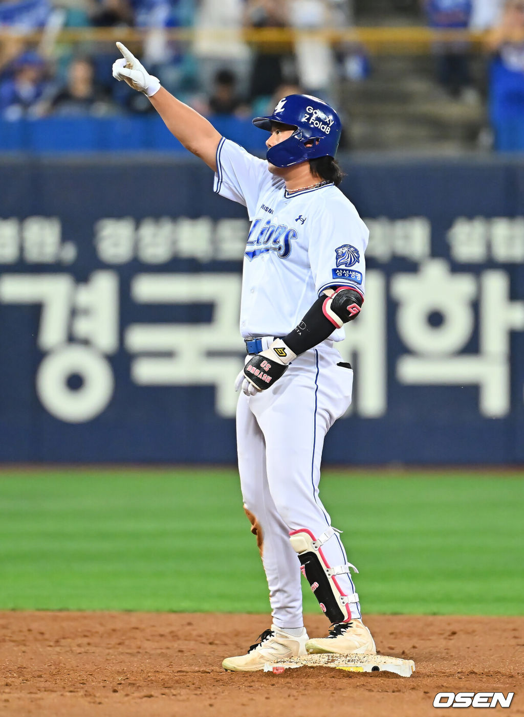 15일 대구삼성라이온즈파크에서 2026 신한 SOL KBO 리그 삼성 라이온즈와 롯데 자이언츠의 경기가 열렸다. 홈팀 삼성은 원태인이, 방문팀 롯데는 박세웅이 선발 출전했다. 삼성 라이온즈 이창용이 8회말 2사 1,2루 우익수 오른쪽 2타점 2루타를 치고 세리머니를 하고 있다. 2026.09.15 / foto0307@osen.co.kr