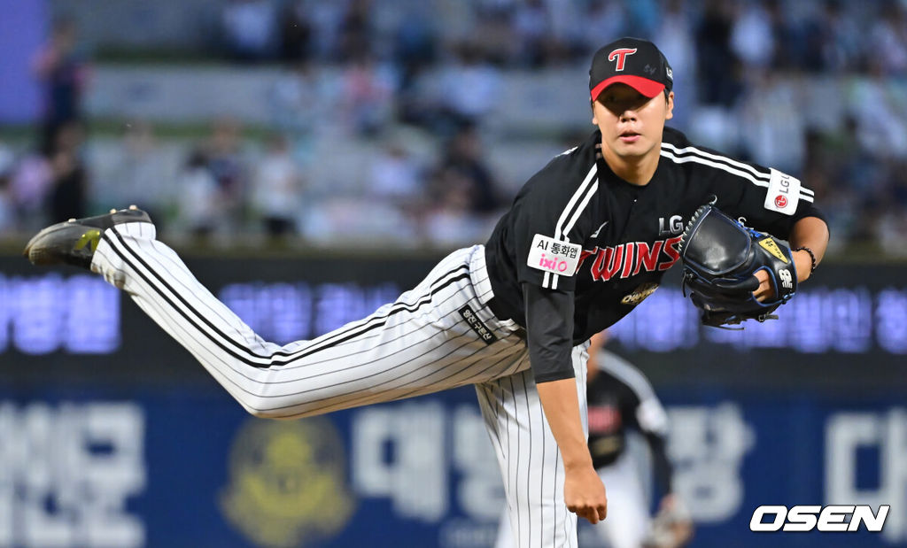 16일 창원NC파크에서 2026 신한 SOL KBO 리그 NC 다이노스와 LG 트윈스의 경기가 열렸다. 홈팀 NC는 클레빈저가, 방문팀 LG는 박시원이 선발 출전했다. LG 트윈스 선발투수 박시원이 역투하고 있다. 2026.09.16 / foto0307@osen.co.kr