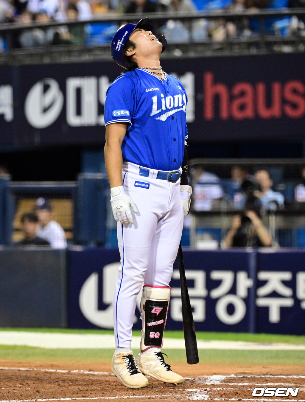 16일 서울 잠실야구장에서 2026 신한 SOL KBO리그 두산 베어스와 삼성 라이온즈의 경기가 열렸다.이날 두산은 벤자민, 삼성은 페덱이 선발로 나섰다.7회초 1사에서 삼성 이창용이 10구 승부 끝 삼진으로 물러나며 아쉬워하고 있다. 2026.09.16 /cej@osen.co.kr