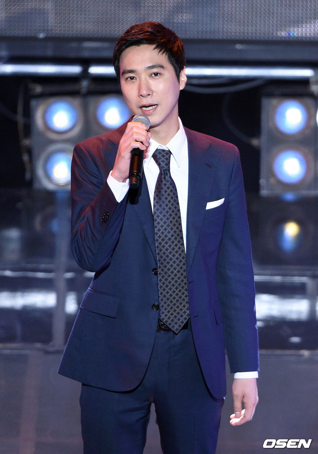 14일 오후 서울 마포구 성산동 서울월드컵경기장에서 MBC 예능 프로그램 그룹 젝스키스 '무한도전' 하나마나 콘서트가 열렸다.그룹 젝스키스 고지용이 멋진 공연을 펼치고 있다. /sunday@osen.co.kr