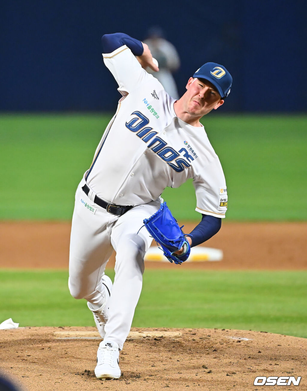 17일 창원NC파크에서 2026 신한 SOL KBO 리그 NC 다이노스와 SSG 랜더스의 경기가 열렸다. 홈팀 NC는 라일리가, 방문팀 SSG는 이로운이 선발 출전했다. NC 다이노스 선발투수 라일리가 역투하고 있다. 2026.09.17 / foto0307@osen.co.kr