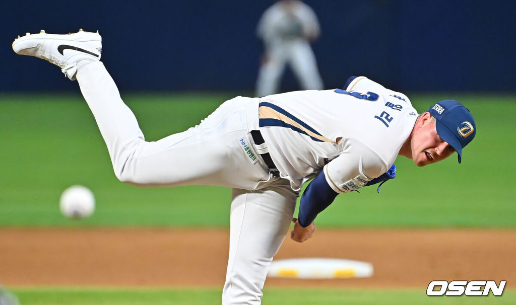 17일 창원NC파크에서 2026 신한 SOL KBO 리그 NC 다이노스와 SSG 랜더스의 경기가 열렸다. 홈팀 NC는 라일리가, 방문팀 SSG는 이로운이 선발 출전했다. NC 다이노스 선발투수 라일리가 역투하고 있다. 2026.09.17 / foto0307@osen.co.kr